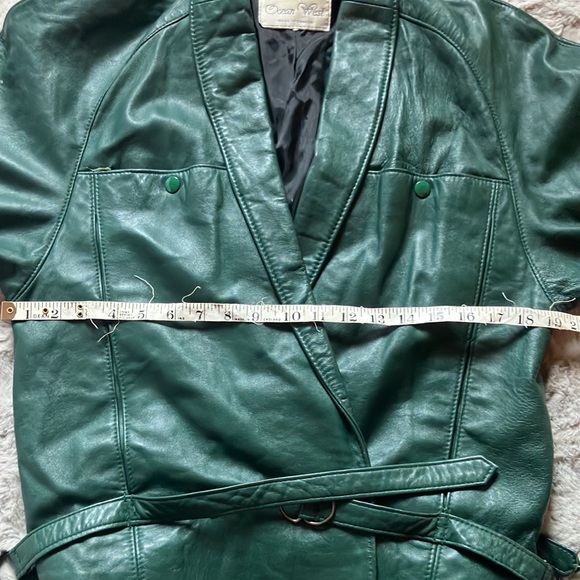 80s forest green vintage leather jacket, gathered waist, puff shoulders no size - Picture 10 of 12